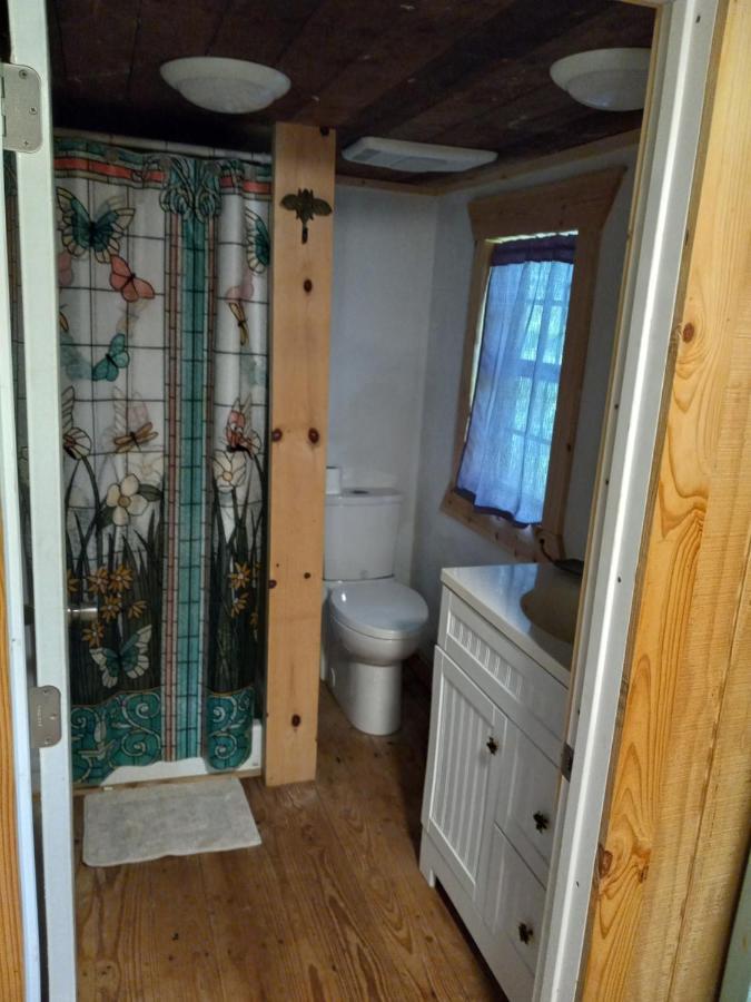 Adorable 1 Bedroom Honey House Rusk 외부 사진